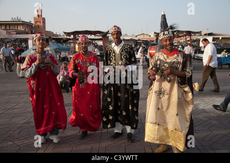 Gli artisti interpreti o esecutori in corrispondenza di luogo piazza Jema al-Fna Foto Stock