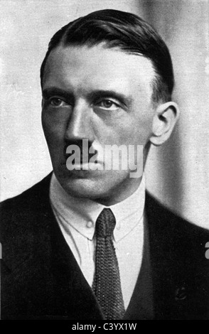 ADOLF HITLER (1889-1945) nato in Austria, leader tedesco del partito nazista, qui in 1923 Foto Stock