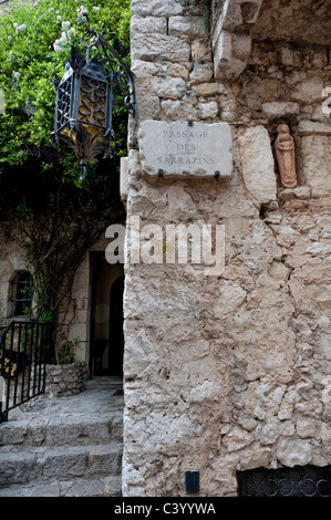 Il borgo medievale di Èze nel sud-est della Francia. Foto Stock