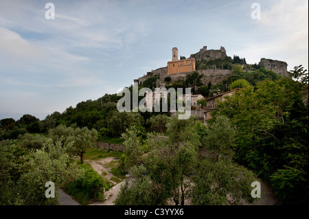 Il borgo medievale di Èze nel sud-est della Francia. Foto Stock