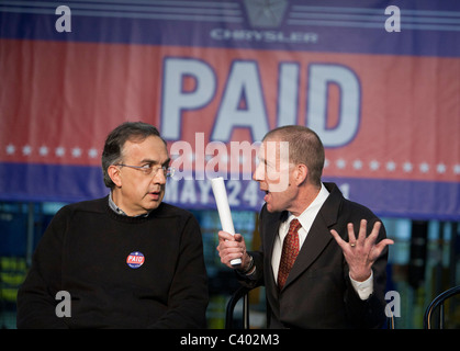 Chrysler celebra il rimborso dei prestiti governativi Foto Stock