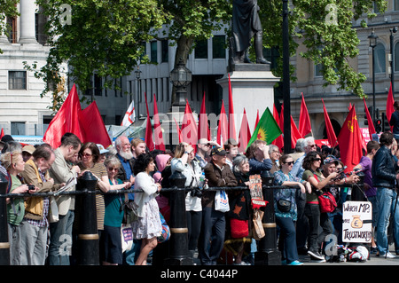 Pubblico al giorno di maggio al Rally di Trafalgar Square, Londra, Regno Unito, 2011 Foto Stock