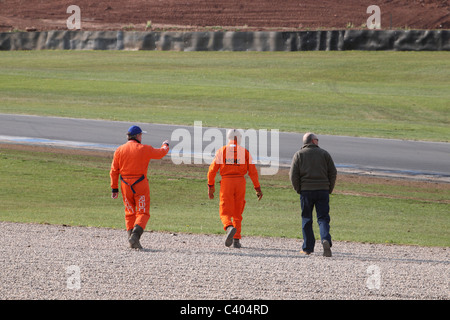 Commissari di gara a Donington storica festa 2011 Foto Stock