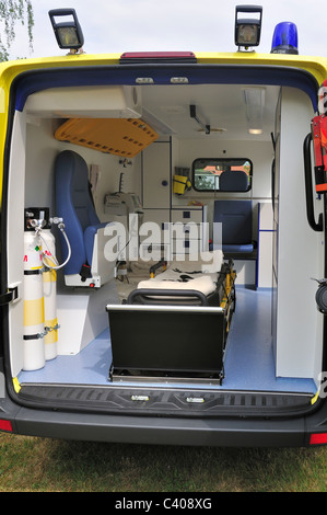 Interno di ambulanza militare belga della componente medica, Belgio Foto Stock