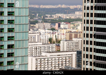 Vista dal grattacielo in centro in un quartiere residenziale di Varsavia, Polonia Foto Stock