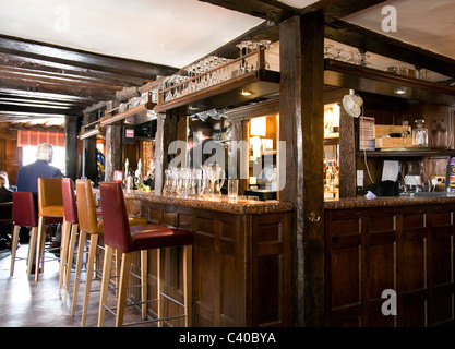 Cerve Head Pub interno a Bray - Berks Foto Stock