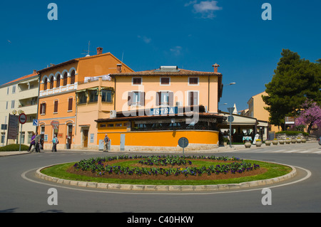 Rotonda lungo Obala Marsala Tita boulevard Porec penisola istriana Croazia Europa Foto Stock