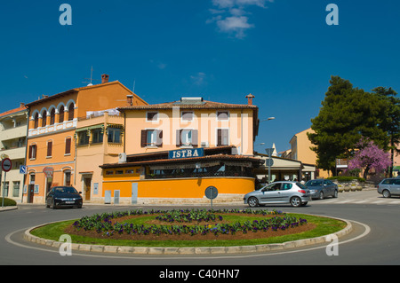 Rotonda lungo Obala Marsala Tita boulevard Porec penisola istriana Croazia Europa Foto Stock