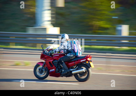 Biker sull'autostrada M62 (vicino a Outlane, Huddersfield). Foto Stock