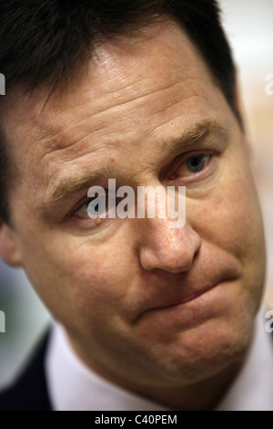 Regno Unito il Vice Primo Ministro e il leader del gruppo del Partito europeo dei liberali democratici parte Nick Clegg MP. Foto Stock