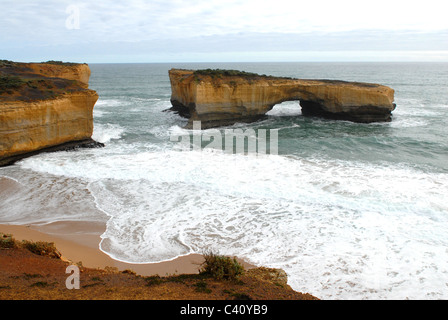 Londra Arch, precedentemente noto come Ponte di Londra, nel Parco Nazionale di Port Campbell sulla Great Ocean Road in Victoria, Australia Foto Stock