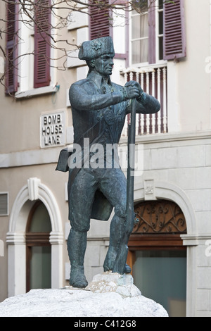 La statua e la placca del Corpo dei Royal Engineers per commemorare il loro servizio in continuo sulla Rocca di Gibilterra dal 1704 Foto Stock