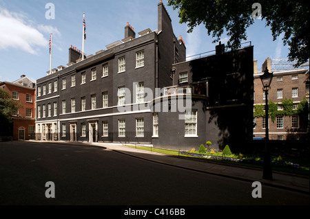 A Downing Street, Westminster, Londra, Inghilterra. Maggio 2011. Casa del Primo Ministro britannico al numero 10 Foto Stock