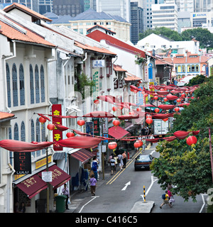 Colorate decorazioni in strada per festeggiare il Capodanno cinese nella Chinatown di Singapore Repubblica di Singapore Asia Foto Stock