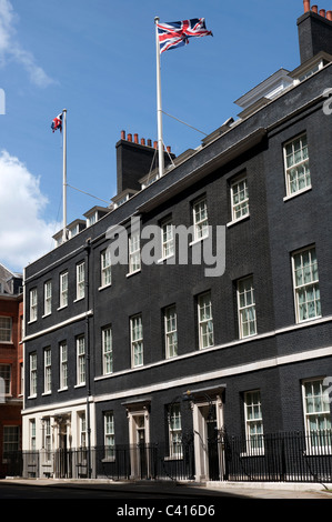 A Downing Street, Westminster, Londra, Inghilterra. Maggio 2011. Casa del Primo Ministro britannico al numero 10. Foto Stock