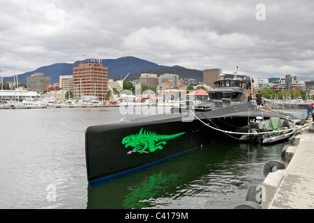 Sea Shepherd's Gojira in Tasmania, Australia. Inizio di estate 2010 Foto Stock