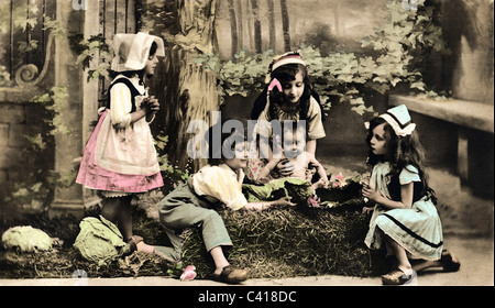 Festa, Capodanno, biglietto d'auguri, bambini da gioco con il bambino, cartolina colorata, circa 1900, diritti aggiuntivi-clearences-non disponibile Foto Stock