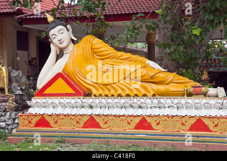 Buddha reclinato vicino Chonburi,Thailandia;Asia Foto Stock