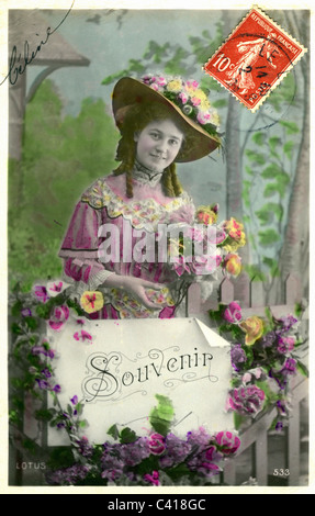 Kitsch / souvenir, cartolina, 'souvenir', ragazza con mazzo di fiori, cartolina, colorata, Francia, circa 1900, diritti aggiuntivi-clearences-non disponibile Foto Stock
