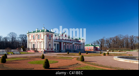 Il Palazzo Kadriorg fu costruito dello Zar Pietro il Grande nel XVIII secolo Foto Stock