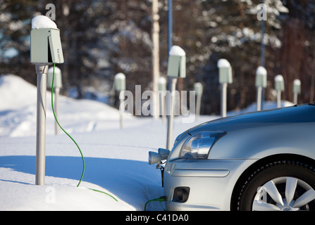 Presa di alimentazione posti , utilizzato per ottenere la potenza per i riscaldatori del motore , in finlandese di parcheggio , Finlandia Foto Stock