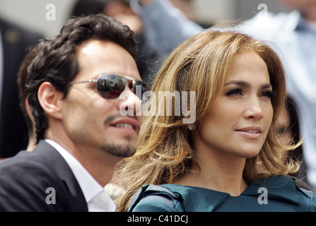 MARC ANTHONY jennifer lopez SIMON FULLER stella sulla Hollywood Walk of Fame HOLLYWOOD Los Angeles California 23 Maggio 2011 Foto Stock