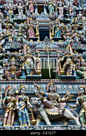 La colorata Sri Srinivasa Perumal tempio indù in Little India Singapore Repubblica di Singapore Asia Foto Stock