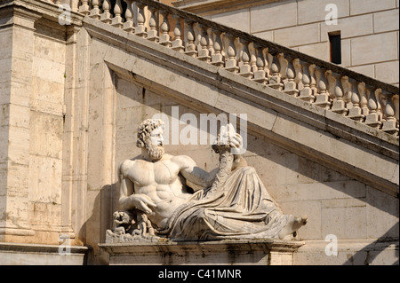 Italia, Roma, Campidoglio, statua romana del Tevere, dio Tiberino Foto Stock