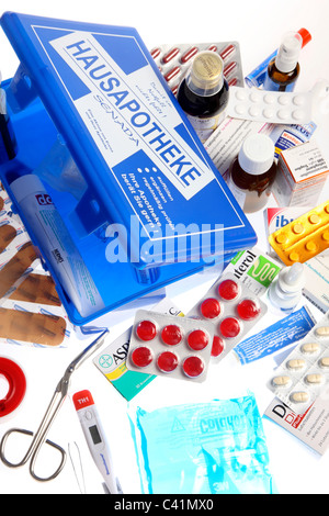 Farmaci diversi in una casa privata medicina del torace. Assistenza medica. Foto Stock