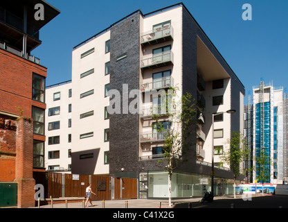 Premier Apartments blocco con il Richard Goodall galleria d'arte a livello della strada, Northern Quarter, Manchester, Inghilterra, Regno Unito Foto Stock