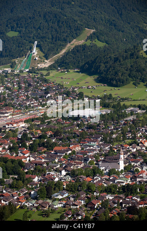 Panorama della città a Garmisch-Partenkirchen in Baviera, Germania Foto Stock