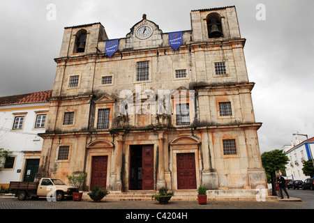 La chiesa di St Bartholemew (Igreja de Sao Bartolomeu) nella città di Vila Vicosa nel distretto di Alentejo in Portogallo. Foto Stock
