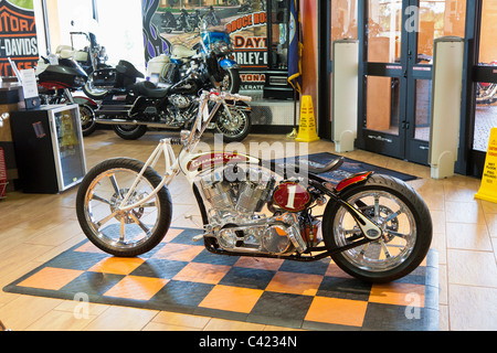 Antiquariato classico Harley Davidson Moto sul display al Bruce Rossmeyer Harley Davidson Center di Daytona, Florida, Stati Uniti d'America Foto Stock