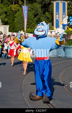 Genie della serie Aladdin Walks in A Dream come True Parade al Magic Kingdom di Disney World, Kissimmee, Florida Foto Stock