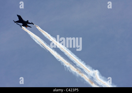 RNLAF F-16 jet a RAF Leuchars Airshow 2009, Fife, Scozia Foto Stock