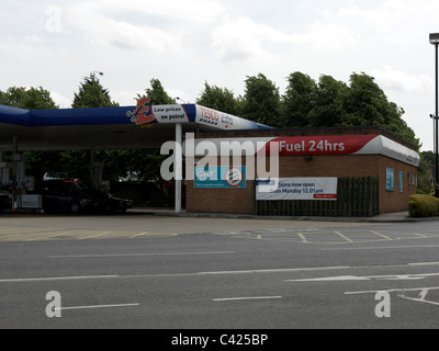 24 Ora la stazione di benzina Foto Stock