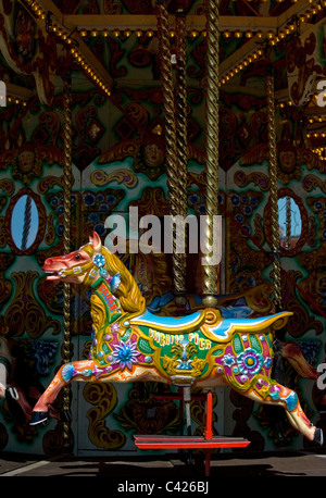 Un carosello di cavalli sul molo di Brighton Foto Stock