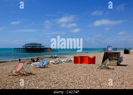 Vista verso il molo Ovest di Brighton Foto Stock