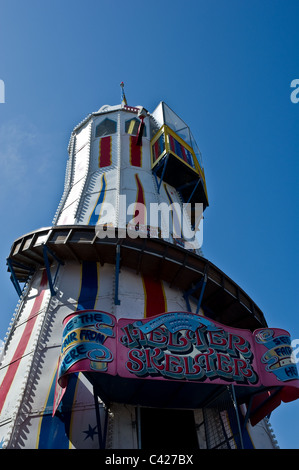 Un Helter Skelter giro sul molo di Brighton. Foto di Gordon Scammell Foto Stock