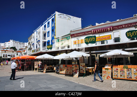 Ristorante esterno, Largo Eng Duarte Pacheco, Albufeira, regione di Algarve, PORTOGALLO Foto Stock