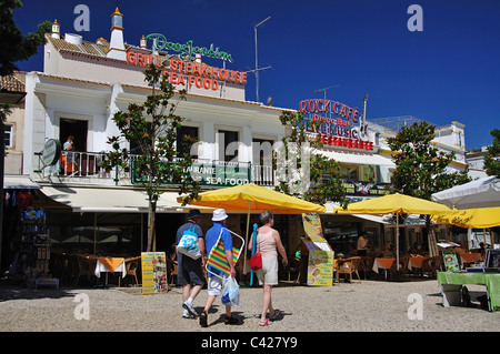 Ristorante esterno, Largo Eng Duarte Pacheco, Albufeira, regione di Algarve, PORTOGALLO Foto Stock