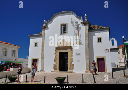 Chiesa di Sao Vincente, Praca Miguel Bombarda, Città Vecchia, Albufeira, Regione dell'Algarve, Portogallo Foto Stock