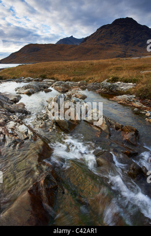 Il Black Cuillins visto dal Camasunary sull'Isola di Skye in Scozia Foto Stock