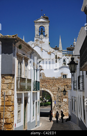 Arco da Vila, Centro storico, Faro, Regione dell'Algarve, Portogallo Foto Stock