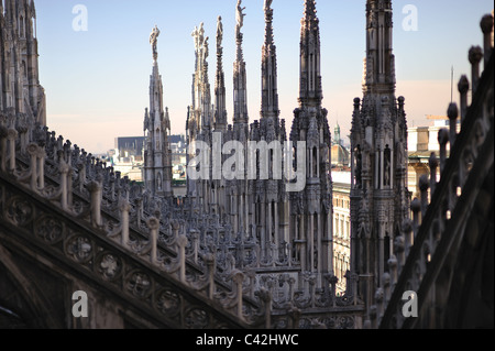 I dettagli di stile gotico e torri sul tetto del Duomo di Milano, Duomo e in Italia Foto Stock