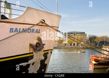 Attraccata la nave (Balmoral), Arnolfini Art Center, Bristol Hrabour flottante, a sud-ovest, England, Regno Unito Foto Stock