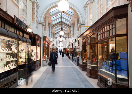 Burlington Arcade Londra Inghilterra REGNO UNITO Foto Stock