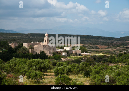 Cercando di fronte al Monastero di Toplou in nord orientale di Creta, Grecia. Foto Stock