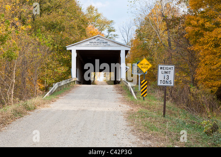 Mulini a Portland ponte coperto, costruito nel 1856 vicino a Guion in Parke County, Indiana, STATI UNITI D'AMERICA Foto Stock