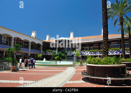 Il cortile, il Forum Algarve Shopping Centre, Faro, distretto di Faro, regione di Algarve, PORTOGALLO Foto Stock